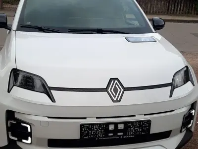 Nuova Renault R5 Komfort 110 kW (150 CV) 2026 Bianco Utilitaria