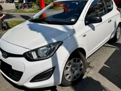 Gebraucht Hyundai i20 86 PS (63 kW) 2013 Weiß Kleinwagen