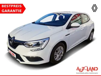 Używany Renault Mégane Life 116 KM (85 kW) 2019 Biały Sedan/Limuzyna