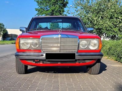Rot Gebraucht 1977 Mercedes 230 Limousine | 12.750 €