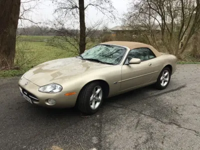 Gebraucht Jaguar XK8 284 PS (208 kW) 2021 Gold Cabrio