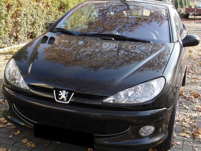 Gebraucht Peugeot 206 CC 148 PS (108 kW) 2004 Schwarz metallic Cabrio