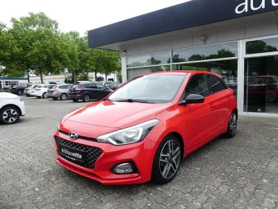 Gebraucht Hyundai i20 Advantage 84 PS (61 kW) 2020 Rot Kleinwagen