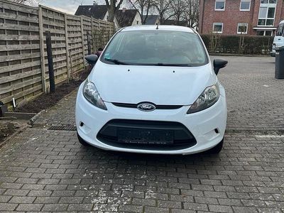 Gebraucht Ford Fiesta 60 PS (44 kW) 2012 Weiß Kleinwagen