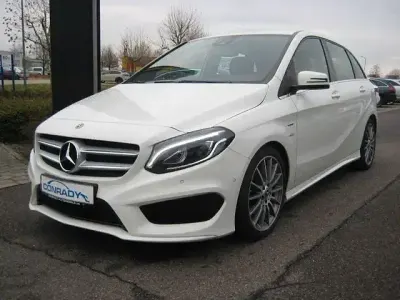 Gebraucht Mercedes B180 AMG 122 PS (89 kW) 2019 Weiß Van / Kleinbus