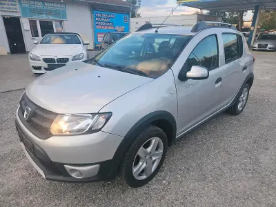 Gebraucht Dacia Sandero Stepway 90 PS (66 kW) 2015 Silber Limousine