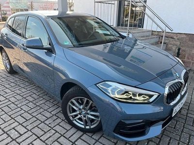 Gebraucht BMW 118 Sport Line 150 PS (110 kW) 2023 Grau Kleinwagen