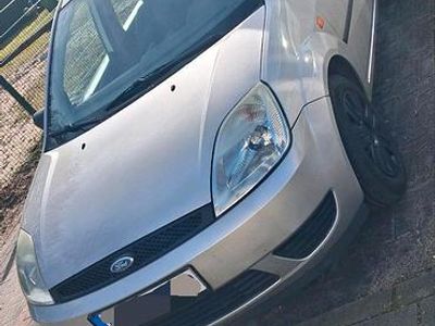 Gebraucht Ford Fiesta 80 PS (58 kW) 2004 Silber Kleinwagen
