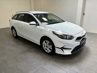 Gebraucht Kia Ceed Vision 136 PS (100 kW) 2023 Weiß Kleinwagen