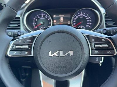 Neu Kia Ceed Best 140 PS (102 kW) 2025 Grau Kleinwagen