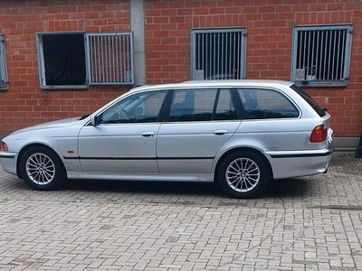 BMW 523