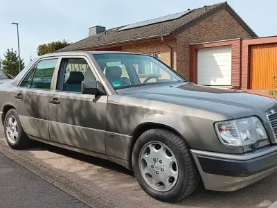 Usata Mercedes E320 220 CV (161 kW) 1992 Grigio Berlina