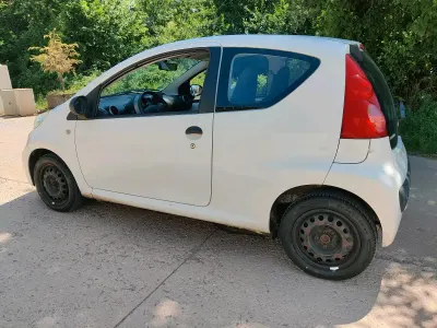 Gebraucht Peugeot 107 68 PS (50 kW) 2009 Weiß Kleinwagen