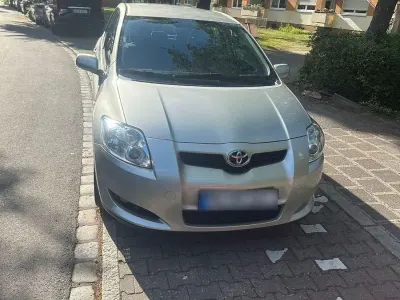 Gebraucht Toyota Auris 101 PS (74 kW) 2010 Silber Kleinwagen