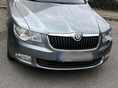 Gebraucht Skoda Superb 125 PS (91 kW) 2011 Silber Kombi