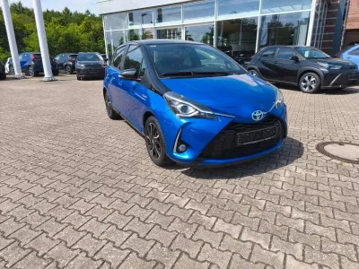 Gebraucht Toyota Yaris Hybrid Style 101 PS (74 kW) 2017 Titianblau Kleinwagen