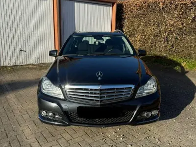 Gebraucht Mercedes C180 156 PS (114 kW) 2011 Schwarz Kombi