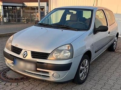 Gebraucht Renault Clio II 60 PS (44 kW) 2003 Silber Kleinwagen