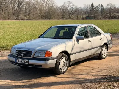 Gebraucht Mercedes C180 Classic 122 PS (89 kW) 1993 Silber Limousine