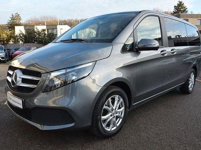 Lackfarbe selenitgrau metallic Gebraucht 2022 Mercedes V220 Edition Van / Kleinbus | 36.990 € (Guter Preis)