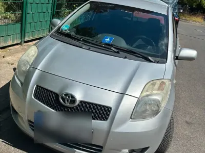 Gebraucht Toyota Yaris 68 PS (50 kW) 2007 Silber Kleinwagen