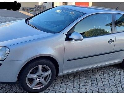 Second-hand VW Golf IV Trendline 75 CP (55 kW) 2005 Argintiu Berlinǎ