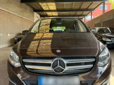 Gebraucht Mercedes B180 109 PS (80 kW) 2015 Braun Kleinwagen