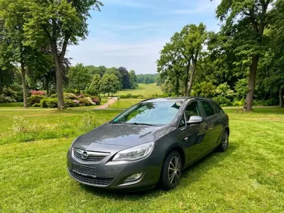 Gebraucht Opel Astra 140 PS (102 kW) 2012 Grau Kombi