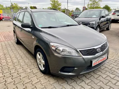 Gebraucht Kia Ceed Sportswagon 109 PS (80 kW) 2011 Silber Kombi