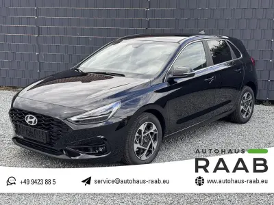 Neu Hyundai i30 140 PS (102 kW) 2026 Abyss black pearl Limousine