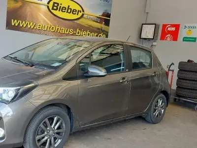 Gebraucht Toyota Yaris Edition-S 99 PS (72 kW) 2016 Grau Limousine