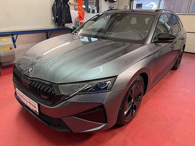 Grau Gebraucht 2025 Skoda Octavia RS Kombi | 34.990 € (Guter Preis)