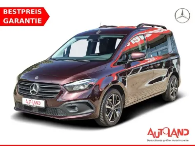Gebraucht Mercedes T180 Style 116 PS (85 kW) 2023 Rot Van / Kleinbus