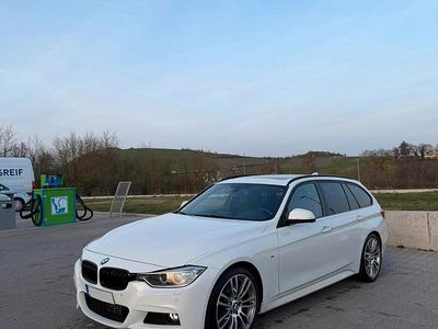 Gebraucht BMW 320 Shadowline 184 PS (135 kW) 2015 Weiß Kombi