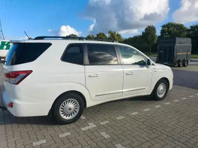 Gebraucht SsangYong Rodius 155 PS (114 kW) 2014 Weiß Van / Kleinbus