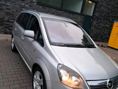 Gebraucht Opel Zafira 140 PS (102 kW) 2010 Silber Van / Kleinbus