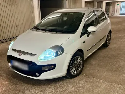 Gebraucht Fiat Grande Punto 70 PS (51 kW) 2011 Weiß Kleinwagen