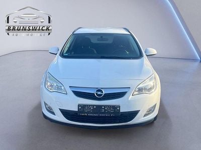 Gebraucht Opel Astra Design Edition 165 PS (121 kW) 2011 Schneeweiss/summitwhite/arctic Kombi