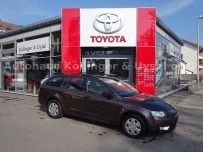 Braun metallic Gebraucht 2016 Skoda Octavia Active Kombi | 16.450 € (Teuer)