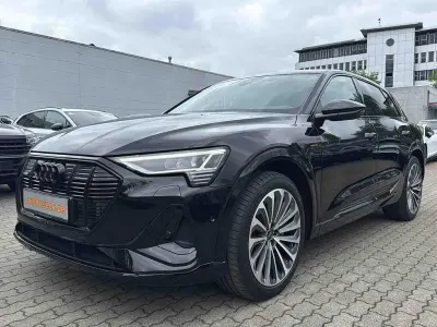 Gebraucht Audi e-tron S-Line 230 kW (313 PS) 2022 Mythosschwarz metallic SUV