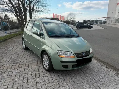 Gebraucht Fiat Idea Dynamic 129 PS (94 kW) 2005 Grün Van / Kleinbus