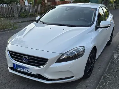 Gebraucht Volvo V40 You! 120 PS (88 kW) 2014 Weiß Limousine