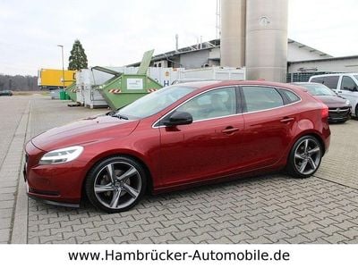 Gebraucht Volvo V40 Inscription 122 PS (89 kW) 2016 Rot Limousine