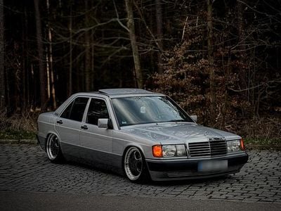 Gebraucht Mercedes 190 122 PS (89 kW) 1991 Silber Limousine