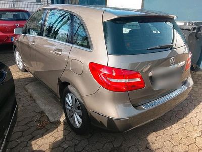 Gebraucht Mercedes B180 115 PS (84 kW) 2013 Braun Van / Kleinbus