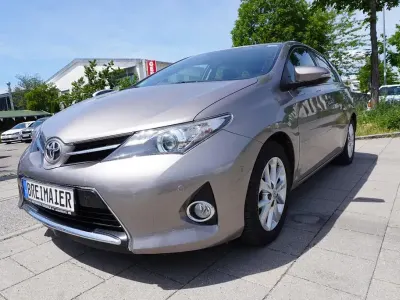 Gebraucht Toyota Auris Edition 132 PS (97 kW) 2013 Grau Limousine