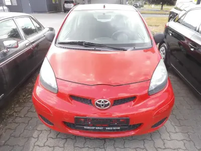 Gebraucht Toyota Aygo Basis 68 PS (50 kW) 2010 Rot Kleinwagen