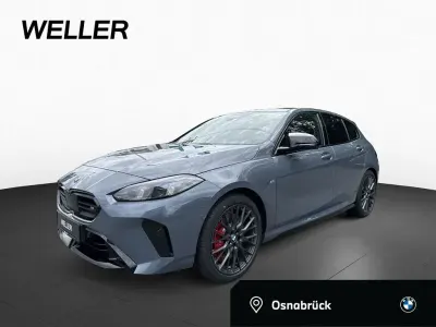 Neu BMW M135 Comfort Edition 300 PS (220 kW) 2026 Storm bay (grau) Kleinwagen