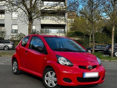 Gebraucht Toyota Aygo 68 PS (50 kW) 2009 Rot Kleinwagen