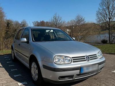 Gebraucht VW Golf IV 105 PS (77 kW) 2002 Silber Kleinwagen